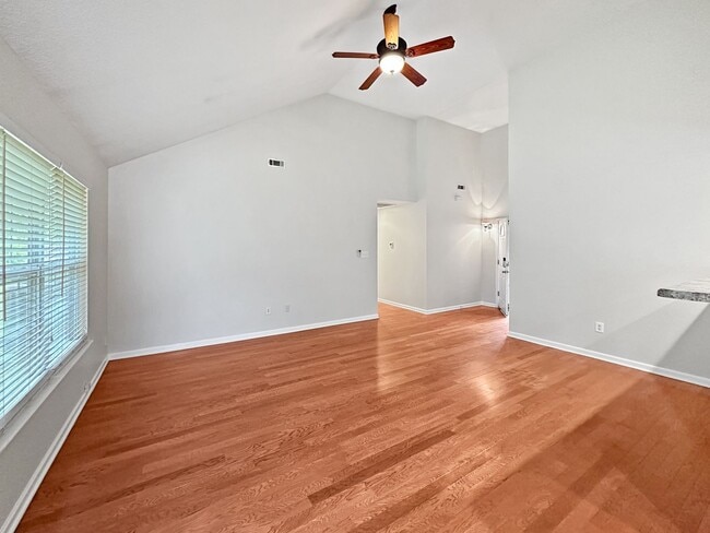 Building Photo - Charming Single Level 3-Bedroom South Knox...