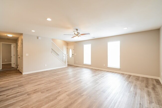 Building Photo - 6662 Wildwood Ct