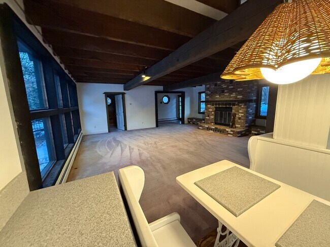 Building Photo - 75 Pine St