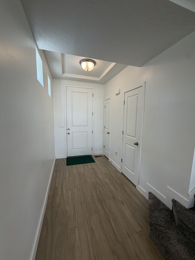 Building Photo - 4090 W Red Clover Dr