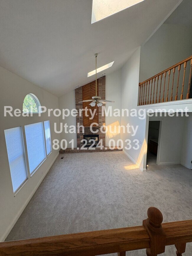 Building Photo - Large and Spacious 4 Bedroom Home!