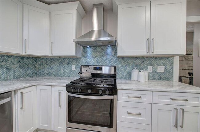 Building Photo - 3410 Holliglen Dr
