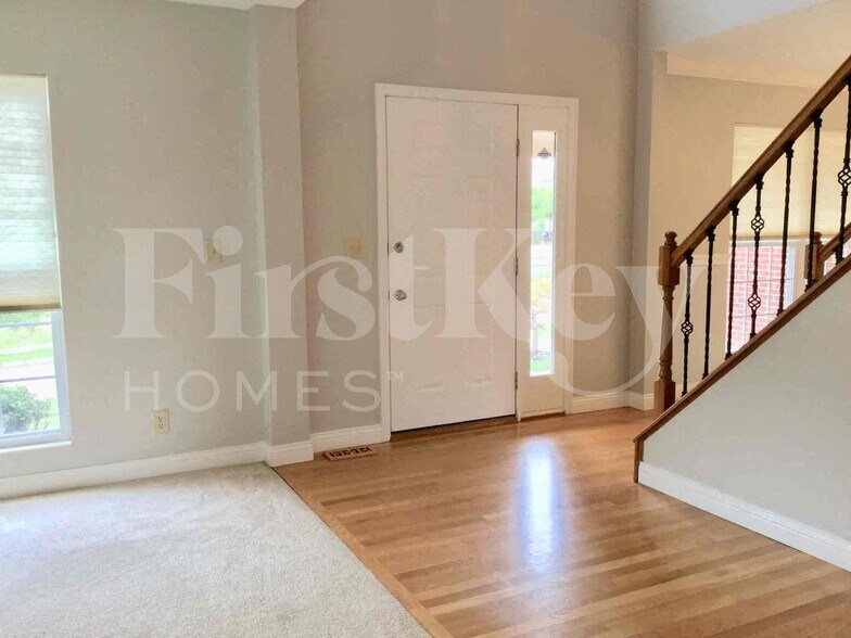 Building Photo - 8560 Elmcreek Ct