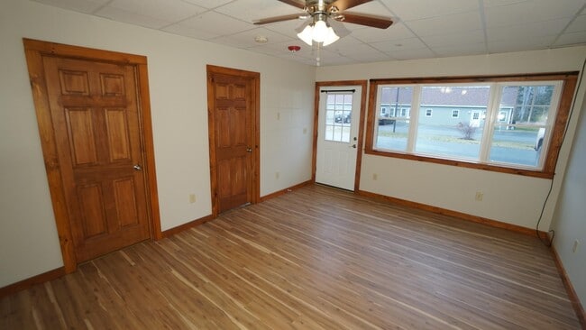 Building Photo - 19 Willys Wy