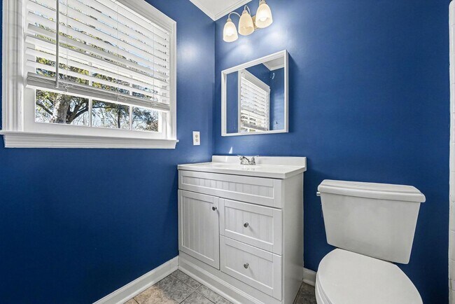 Building Photo - 108 Laurels Curve