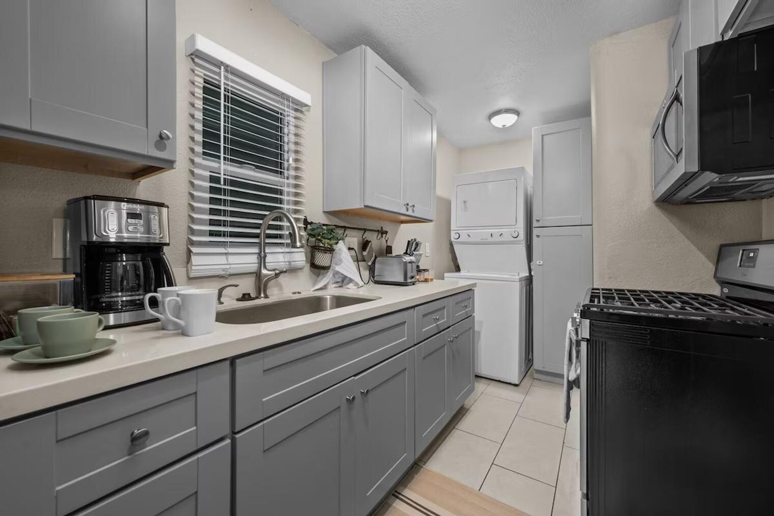 Building Photo - 223 28th St