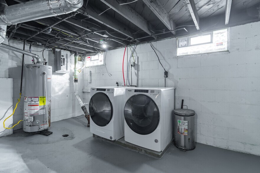 Building Photo - 1747 E Frankfort St