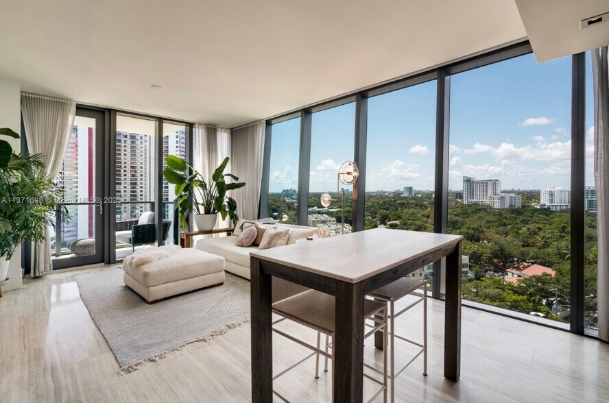 Building Photo - 1451 Brickell Ave