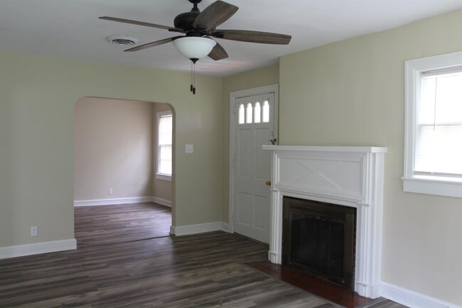 Building Photo - 1110 10th Ave