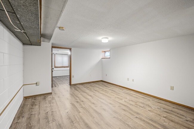 Building Photo - 841 25th Ave SE