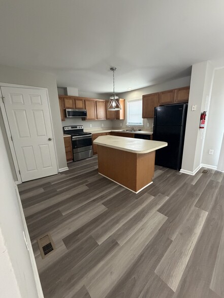 Building Photo - 1212 Superior Pointe Pl