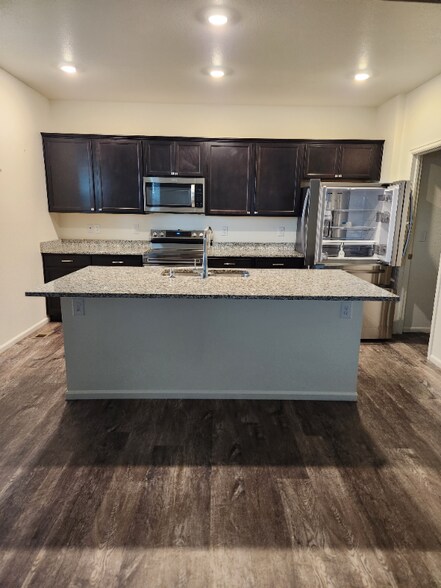 Building Photo - 3207 Meadow Gate Dr