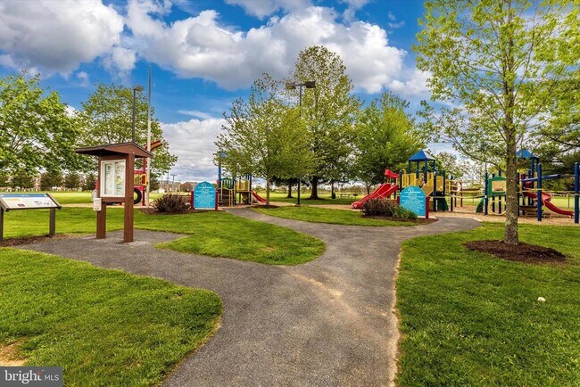 Building Photo - 3635 Stone Barn Dr