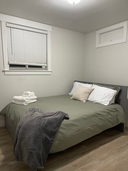 Building Photo - 1522 Taylor Ave N