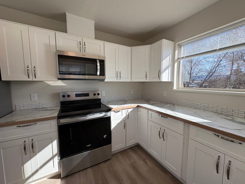 Building Photo - 2210 Arden Ct N