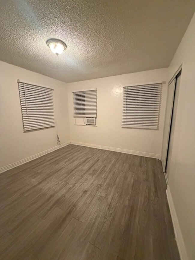 Building Photo - Fernleaf