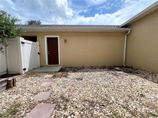 Building Photo - 7114 Five Oaks Dr
