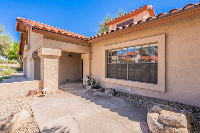 Building Photo - Scottsdale Ranch - Three Bedrooms and POOL!