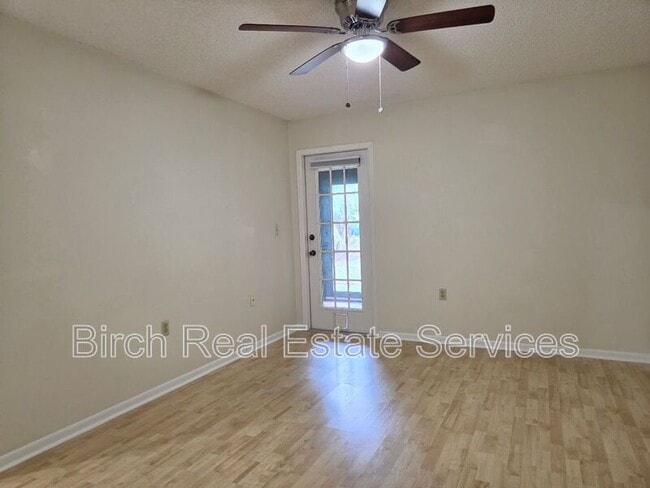 Building Photo - 2131 Ridge Rd S
