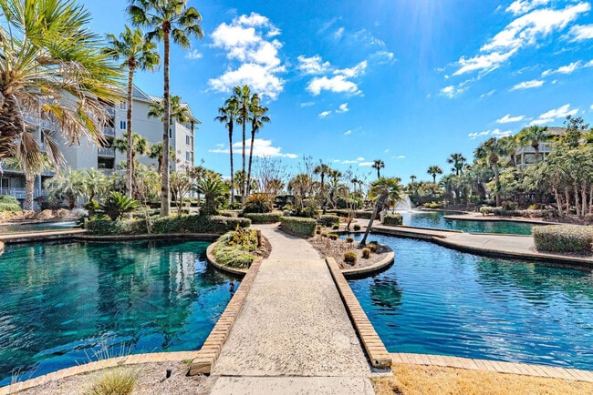 Building Photo - 10 N Forest Beach Dr