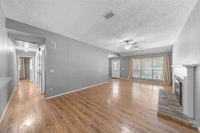 Building Photo - 7 Rockridge Ct