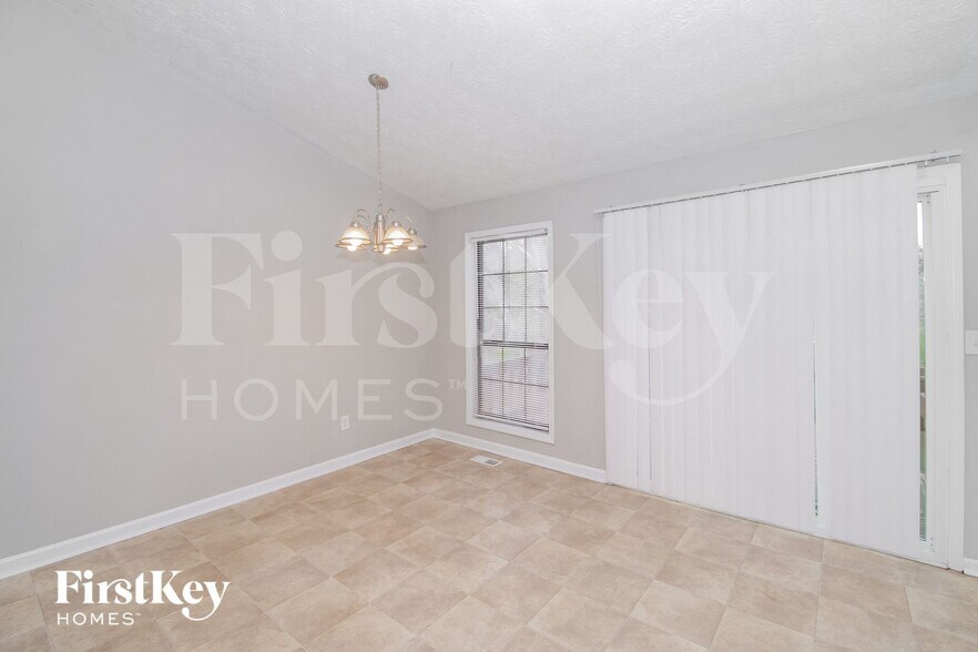 Building Photo - 1648 Olde Oak Dr