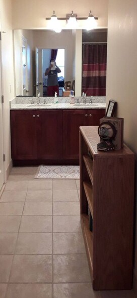 Building Photo - 601 Main