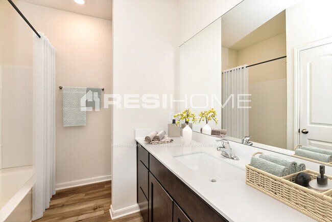 Building Photo - 632 Aqueduct Drive