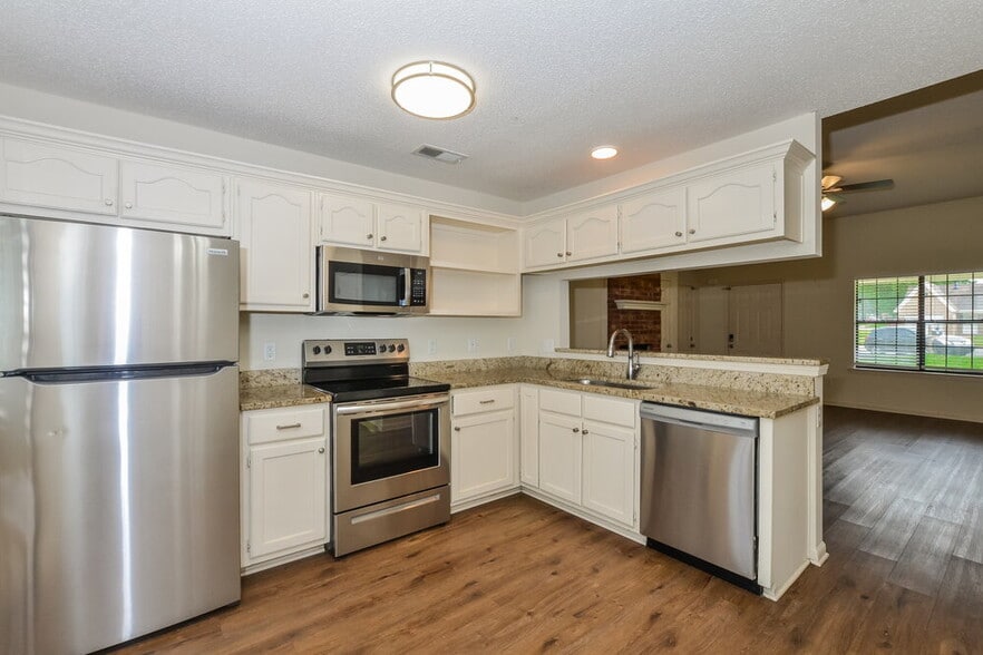 Building Photo - 6801 College Park Cove