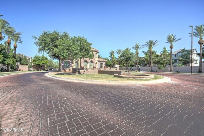Building Photo - 1717 E Dogwood Ln
