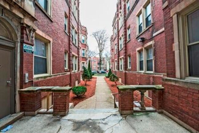 Building Photo - 4714-4720 S Michigan Ave