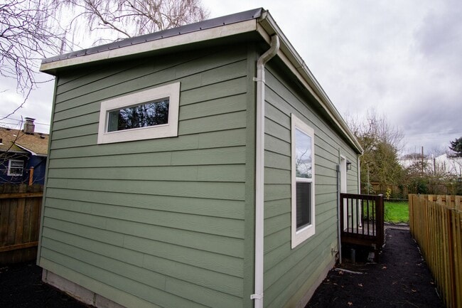 Building Photo - 1846 SE Harold St