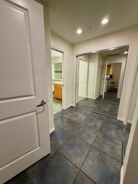 Building Photo - 850 Beech St