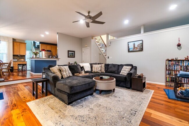 Building Photo - 821 Loch Island Dr