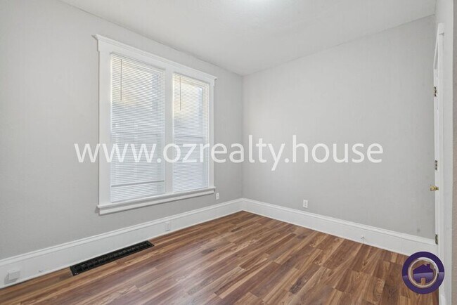 Building Photo - 740 Parker Ave