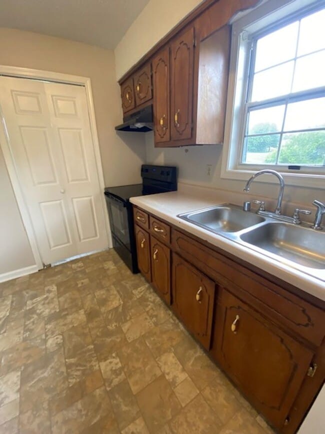 Building Photo - 1/2 off 1st months rent