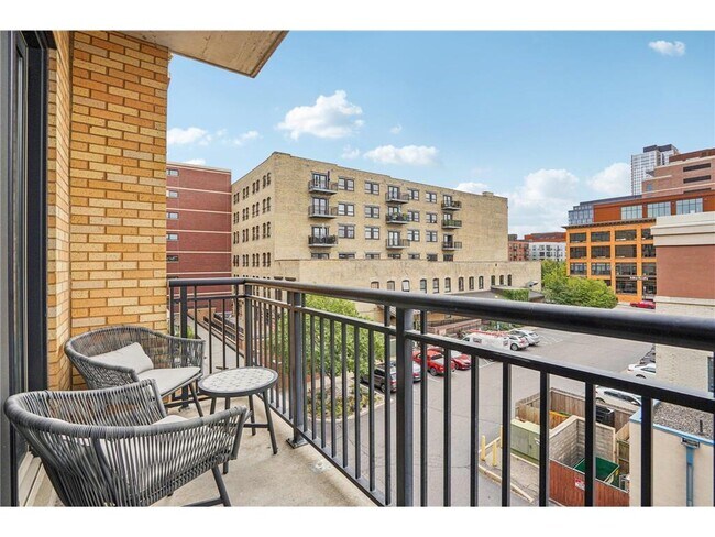 Building Photo - 401 N 2nd St