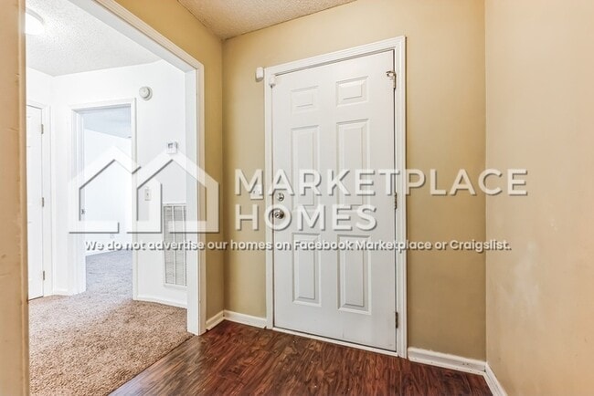 Building Photo - 1700 Crabtree Cir