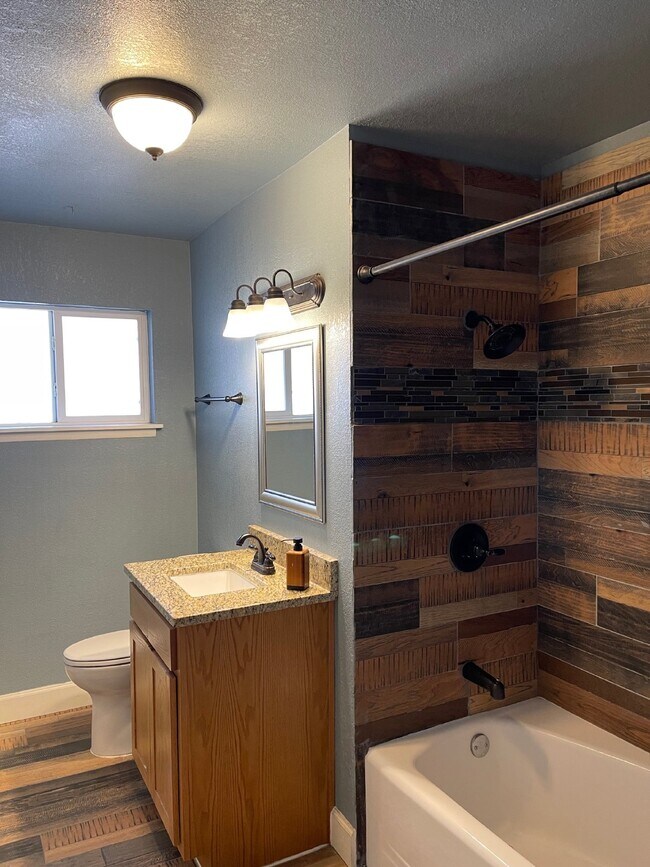 Building Photo - 9517 Mcintosh Dr