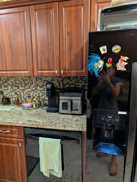 Building Photo - 2734 NE 27th Ct