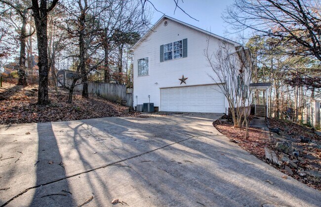 Building Photo - 3 Rocky Top Cove