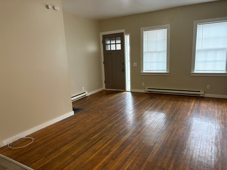 Building Photo - 21 E William St