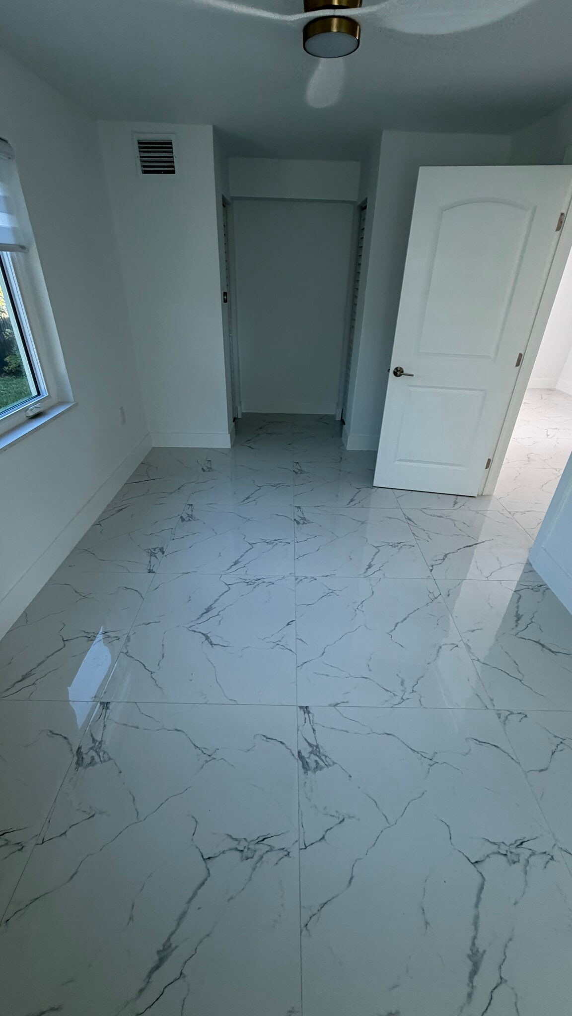 Building Photo - 560 SE 6th St