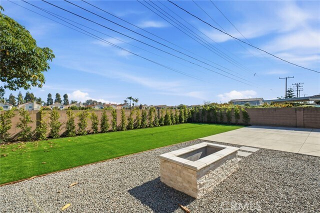 Building Photo - 18584 Redwood Cir