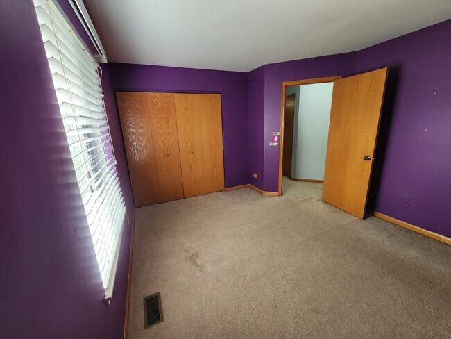 Building Photo - 5512 Stonybrook Dr