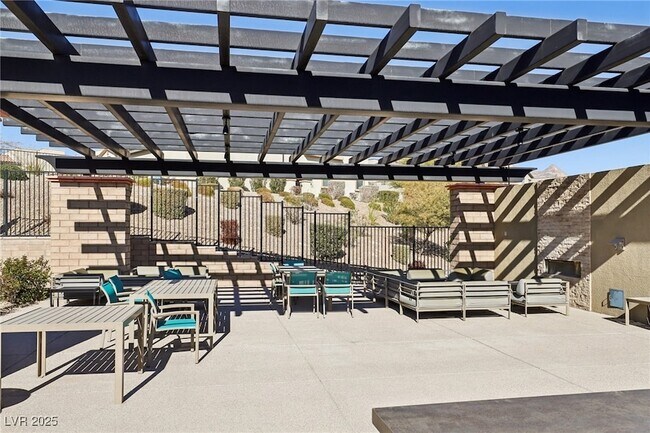 Building Photo - 104 Alamere Falls Dr