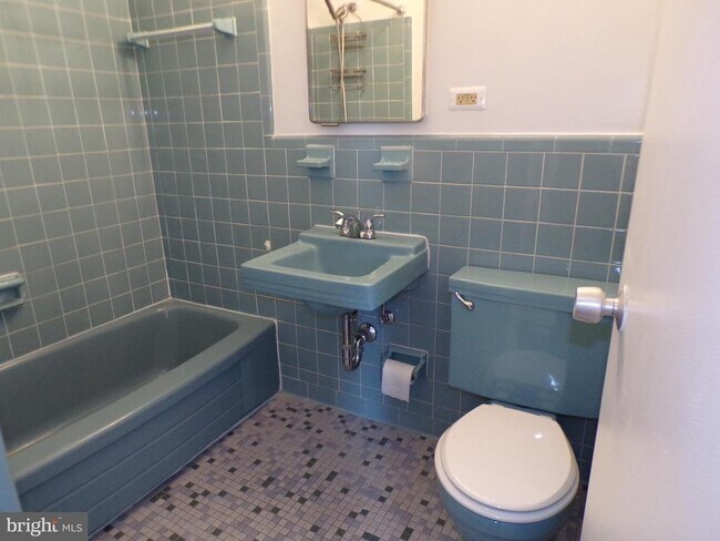 Building Photo - 4390 Lorcom Ln