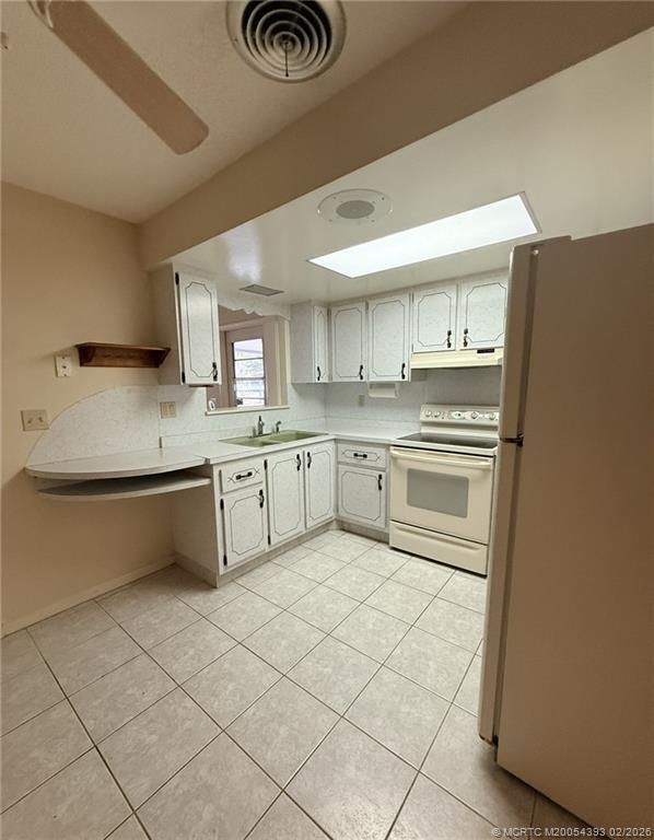 Building Photo - 2417 NW Holiday Ct