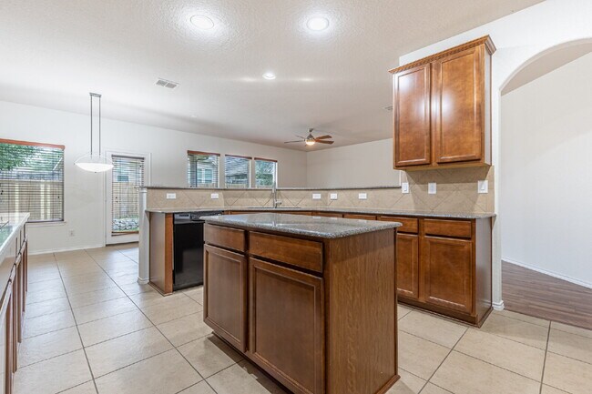 Building Photo - 7651 Mission Ledge