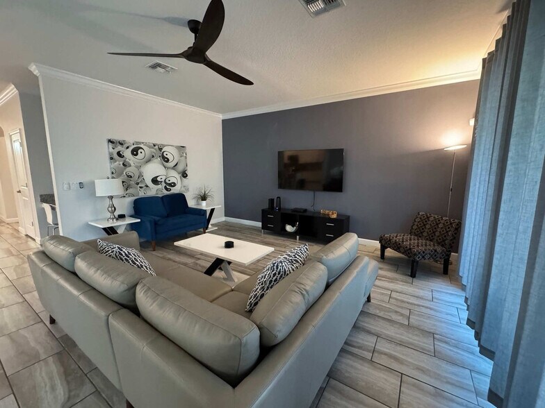 Building Photo - 4718 Kings Castle Cir